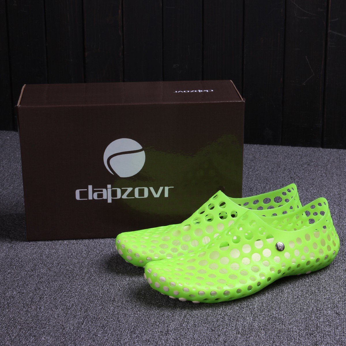 clapzovr water shoes